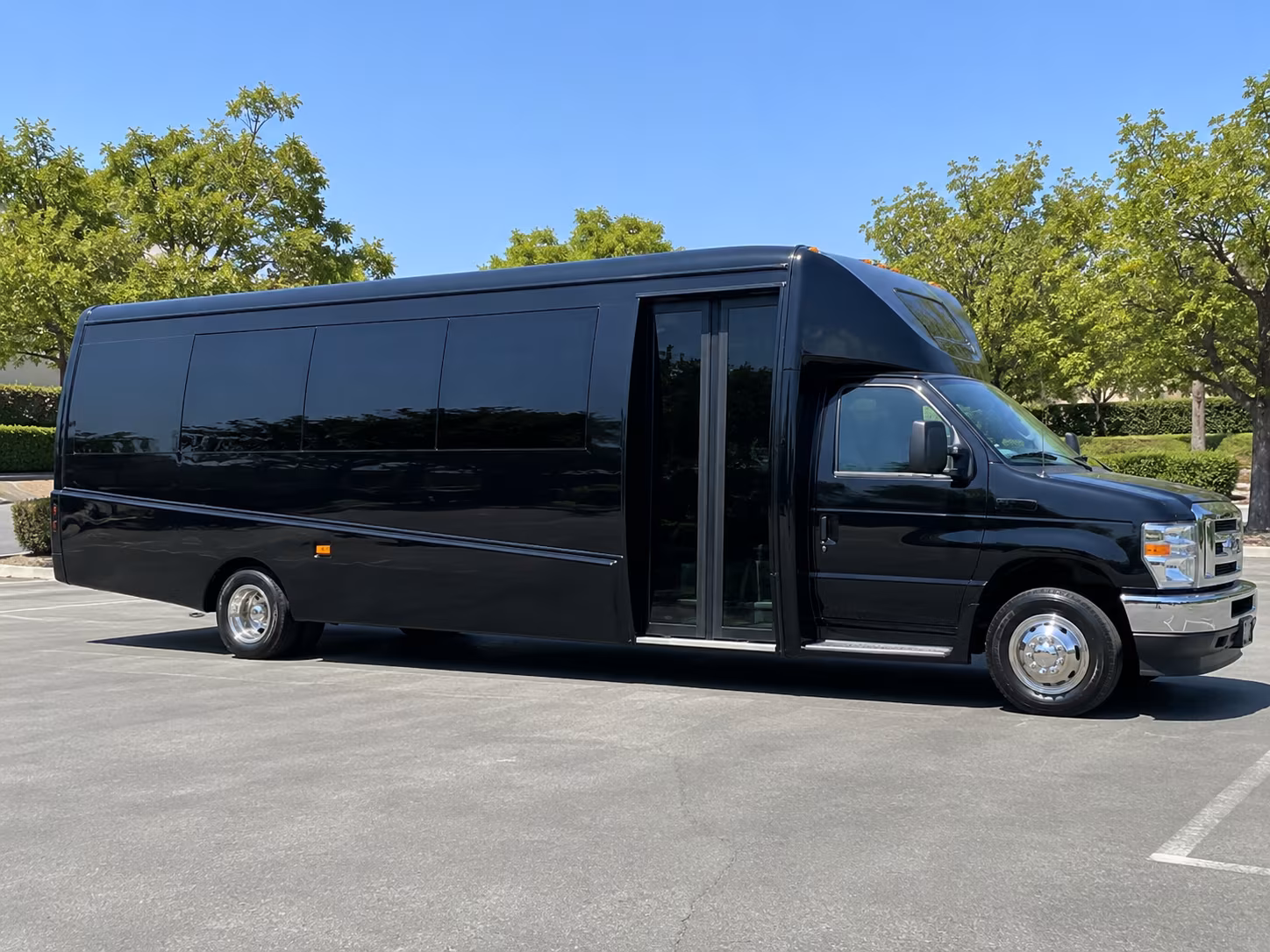 museum and science center buses for newport beach and orange county schools