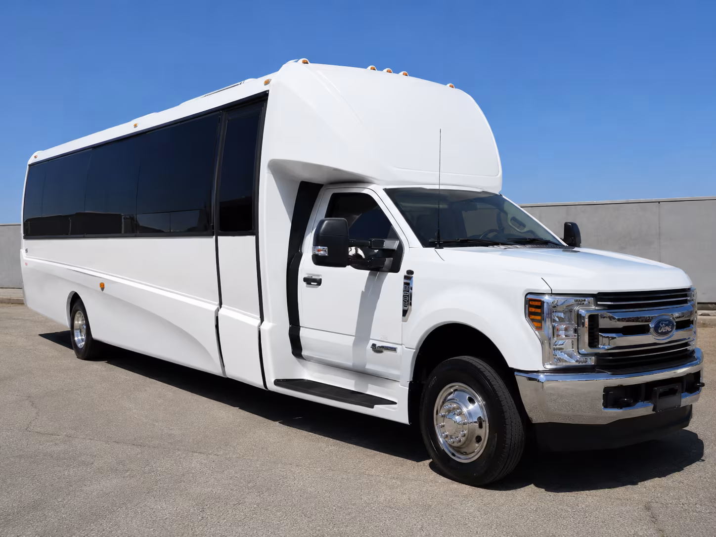 wine tour and harbor cruise buses around orange county